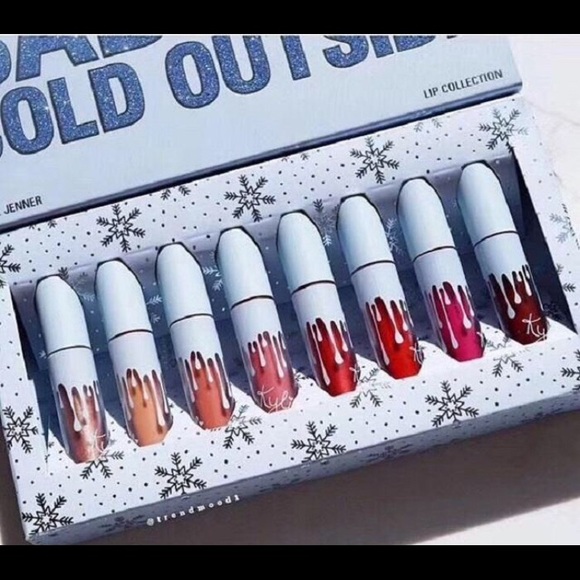 Kylie Jenner baby it’s cold outside - Picture 2 of 5